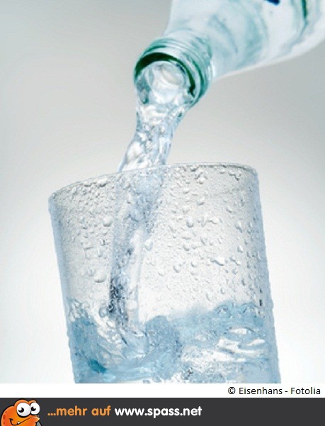 Frisches Wasser in gekühltem Glas