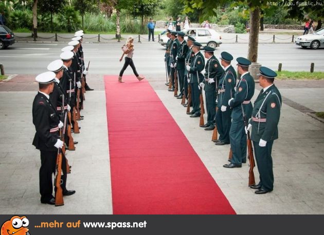 Stillgestanden!