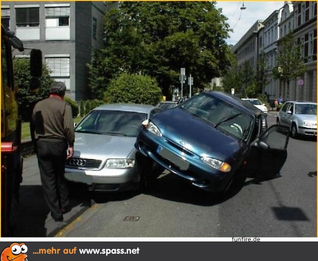 In zweiter Reihe parken. Lustige Bilder auf