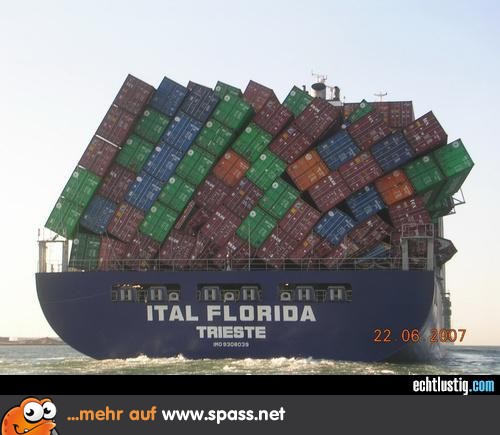 Containerschiff verliert Ladung