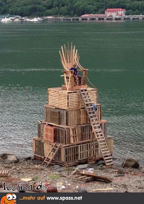 Holzthron