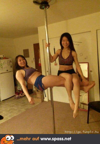 2 Frauen Stange