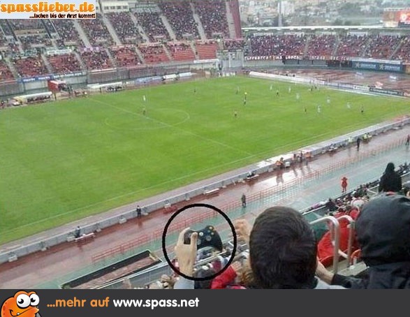 Controller im Fussballstadion