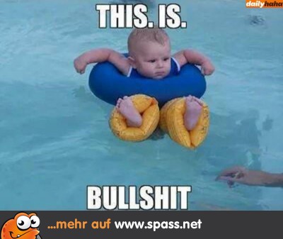 schwimmendes Baby