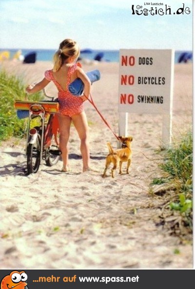 Mädchen Hund am Strand