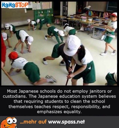 japanische Kinder putzen
