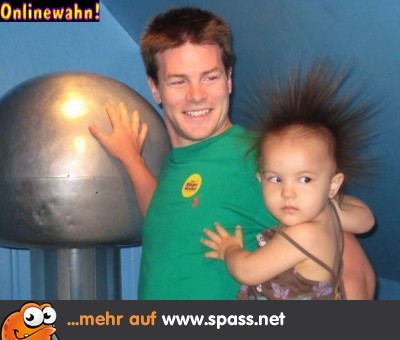 Haare aufgeladen Vater Kind