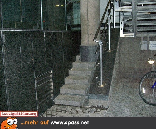 Säule mitten auf Treppe