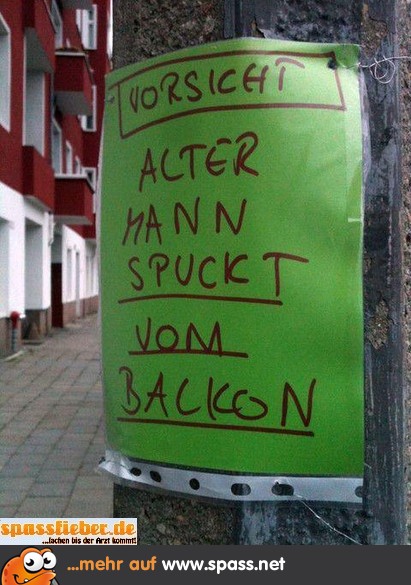 Alter Mann spuckt